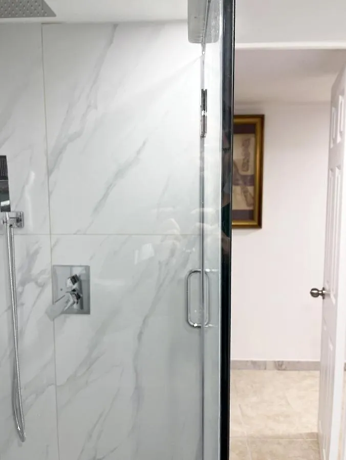 Tidy Private Rooms With Full Kitchen Toronto