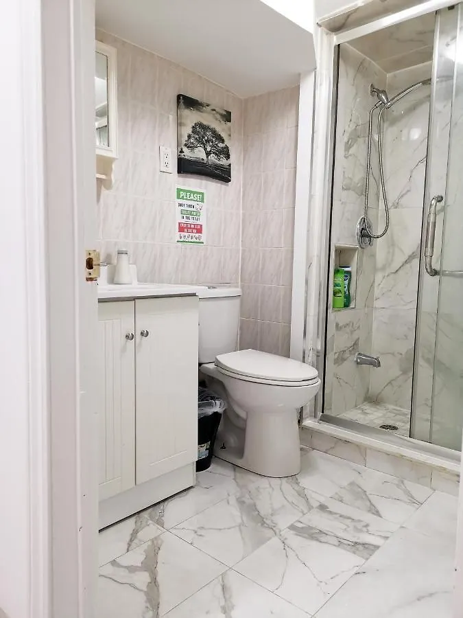 Guest house Tidy Private Rooms With Full Kitchen Toronto