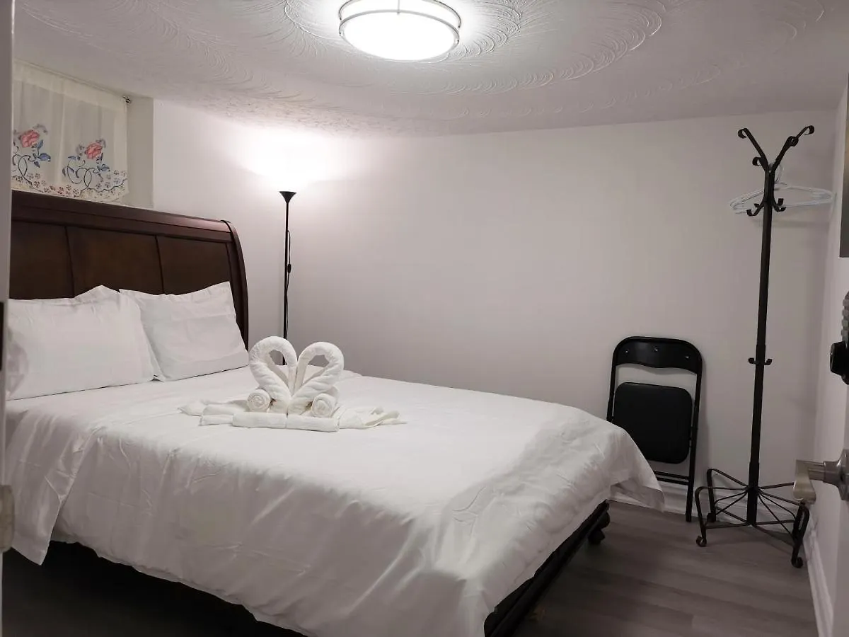 Tidy Private Rooms With Full Kitchen Toronto Guest house