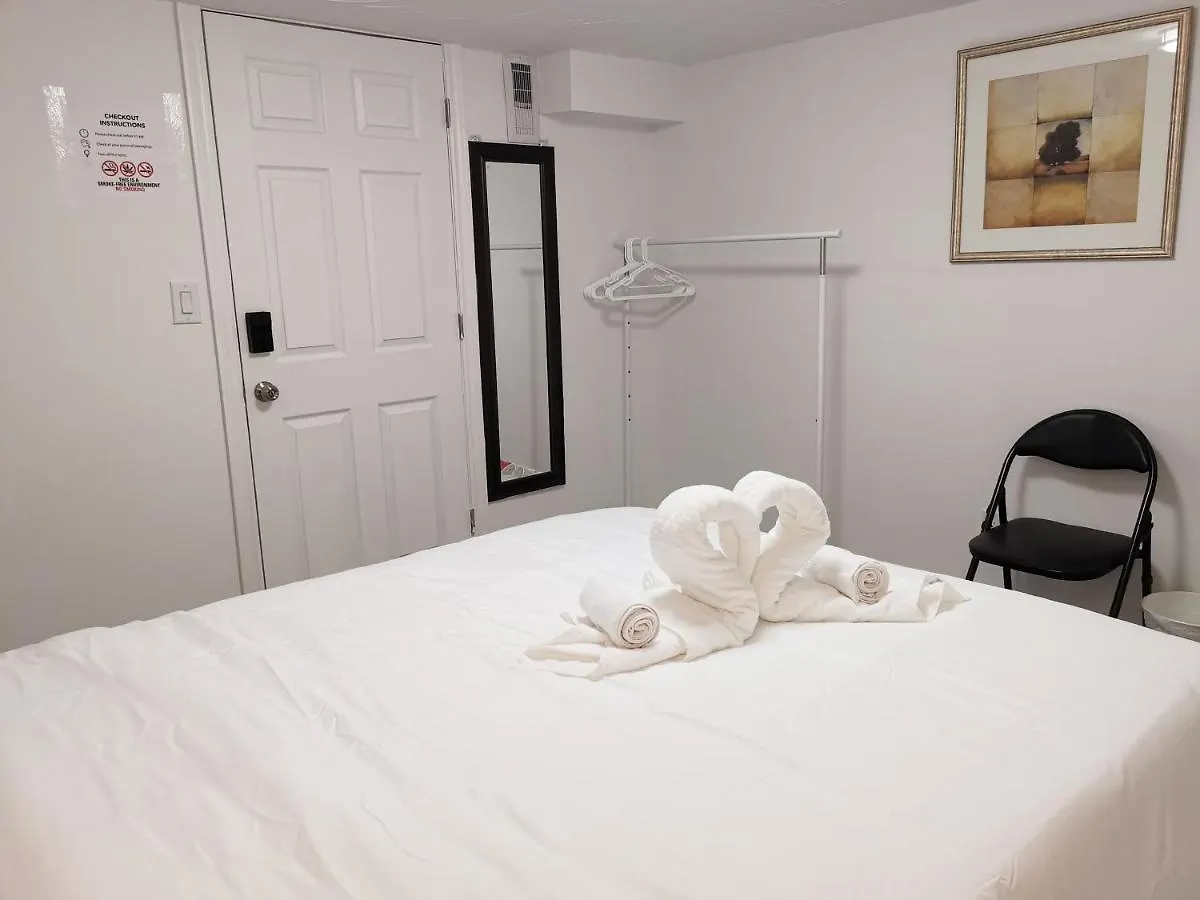 Tidy Private Rooms With Full Kitchen Toronto Guest house